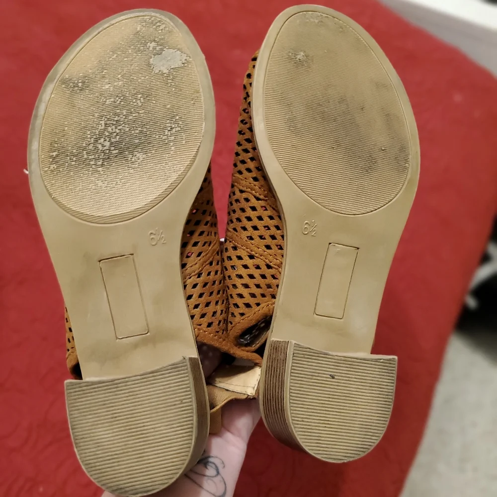 Diba Beige Slid on Heels - Picture 3 of 5